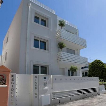 Residence Giardino Riccione Kültér fotó